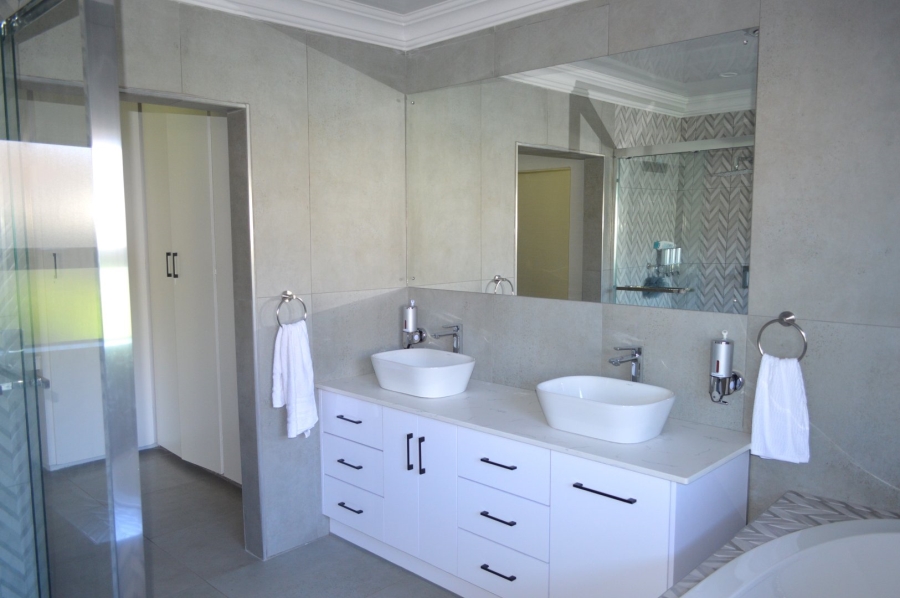 4 Bedroom Property for Sale in Flamwood North West